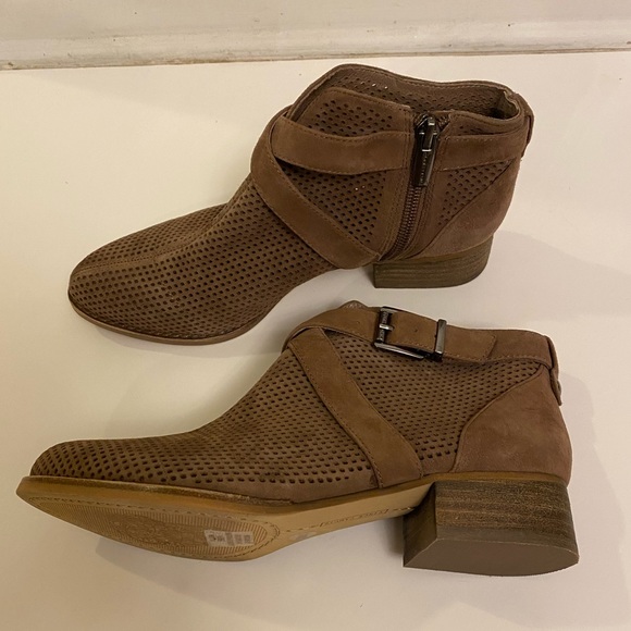 NWT Vince Camuto suede perforated booties 5-1/2 - Picture 4 of 7